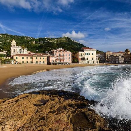 Elegante Villa Tra Mare E Storia 帕埃斯图姆 外观 照片